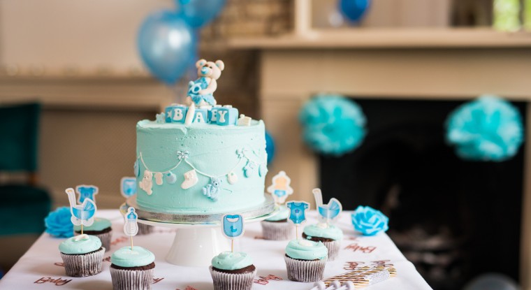 what-to-put-on-baby-shower-cake-gift-aero