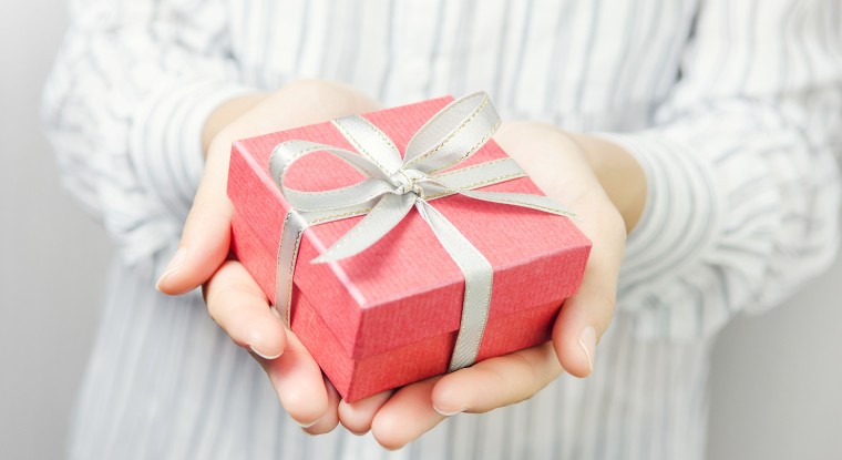 What To Gift Someone For Anniversary